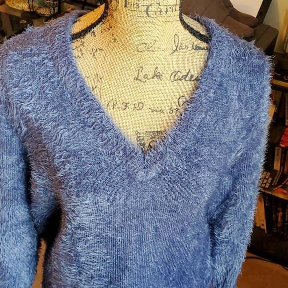 VENUS size Large blue fuzzy sweater *only wore once*!!!!! - Picture 2 of 7